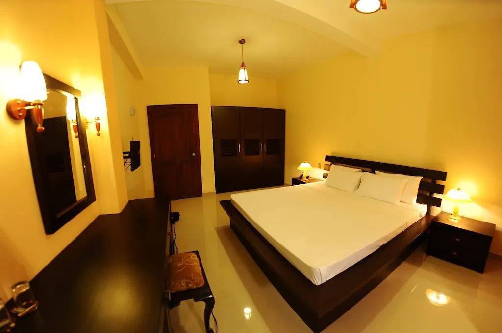 Sanoreech Hotel Negombo 2*,