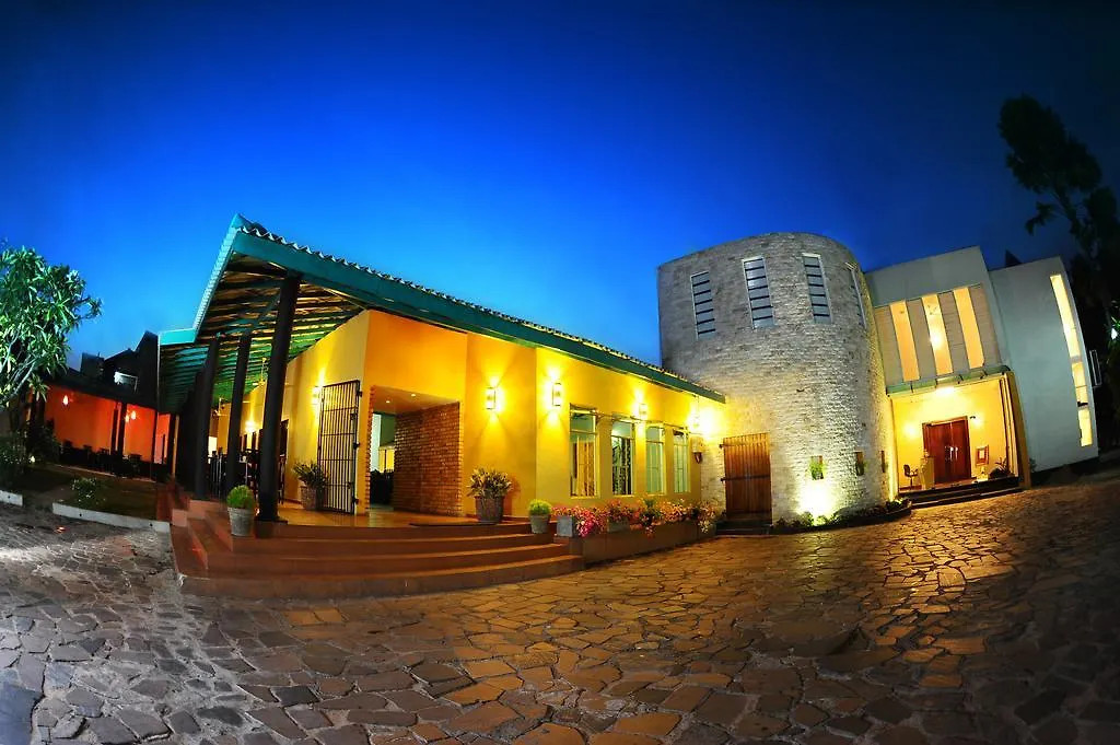 Sanoreech Hotel Negombo
